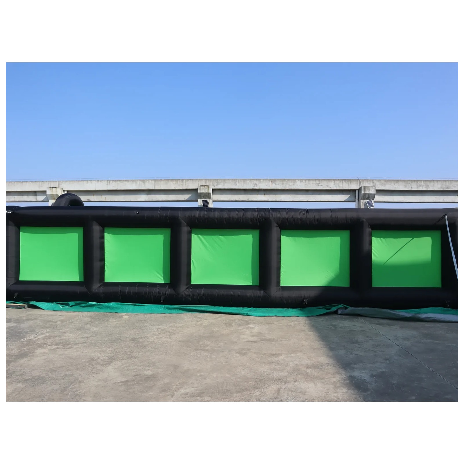 야외용 검정색-녹색 에어바운스 미로 10X10m 33X - Outdoor Adventure Rentals 리뷰 및 가격